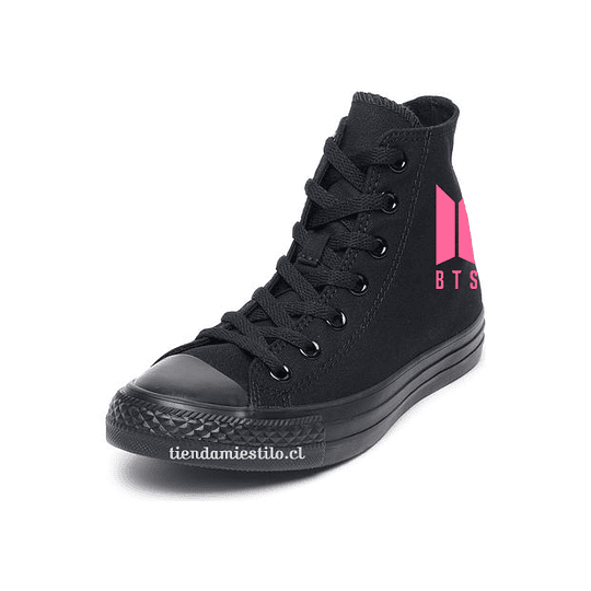 Zapatillas de BTS caña alta negras logo rosado