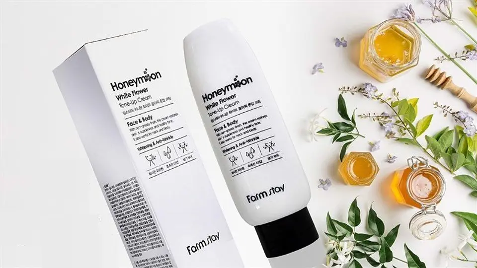 Honeymoon White Flower Tone-Up Cream (Farm Stay) - 150ml Crema aclarante con niacinamida y extracto de flores blancas 7