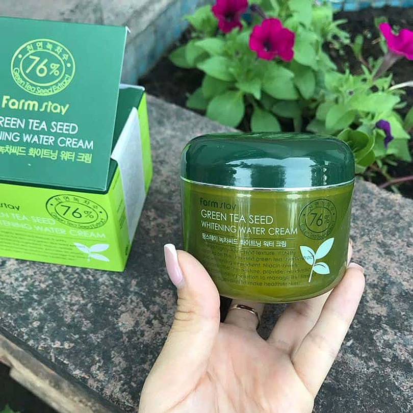Green Tea Seed Brightening Water Cream (Farm Stay) -100ml Crema aclarante 76% té verde  5