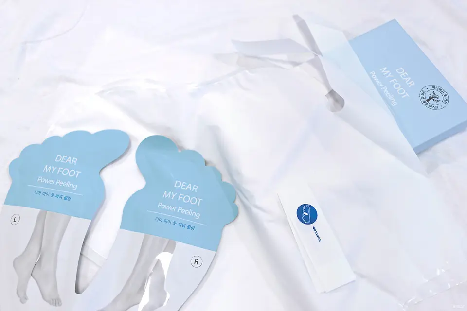 Dear My Foot Power Peeling (The Saem) - Mascarillas para pies exfoliantes 5