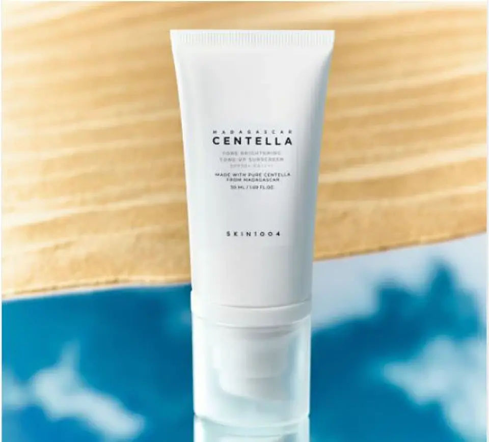 Madagascar Centella Tone Brightening Tone-up Sunscreen SPF50+ PA++++ (Skin1004) - Protector solar aclarante  5