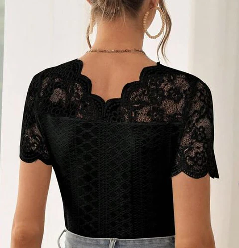 Polera blusa con encaje en contraste ribete en abanico