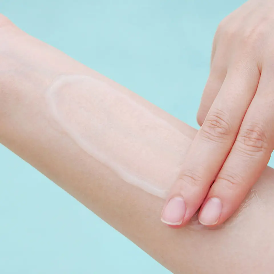 Madagascar Centella Hyalu-cica Sleeping Pack (SKIN1004) -100ml Crema nocturna con centella asiática y ácido hialurónico 13