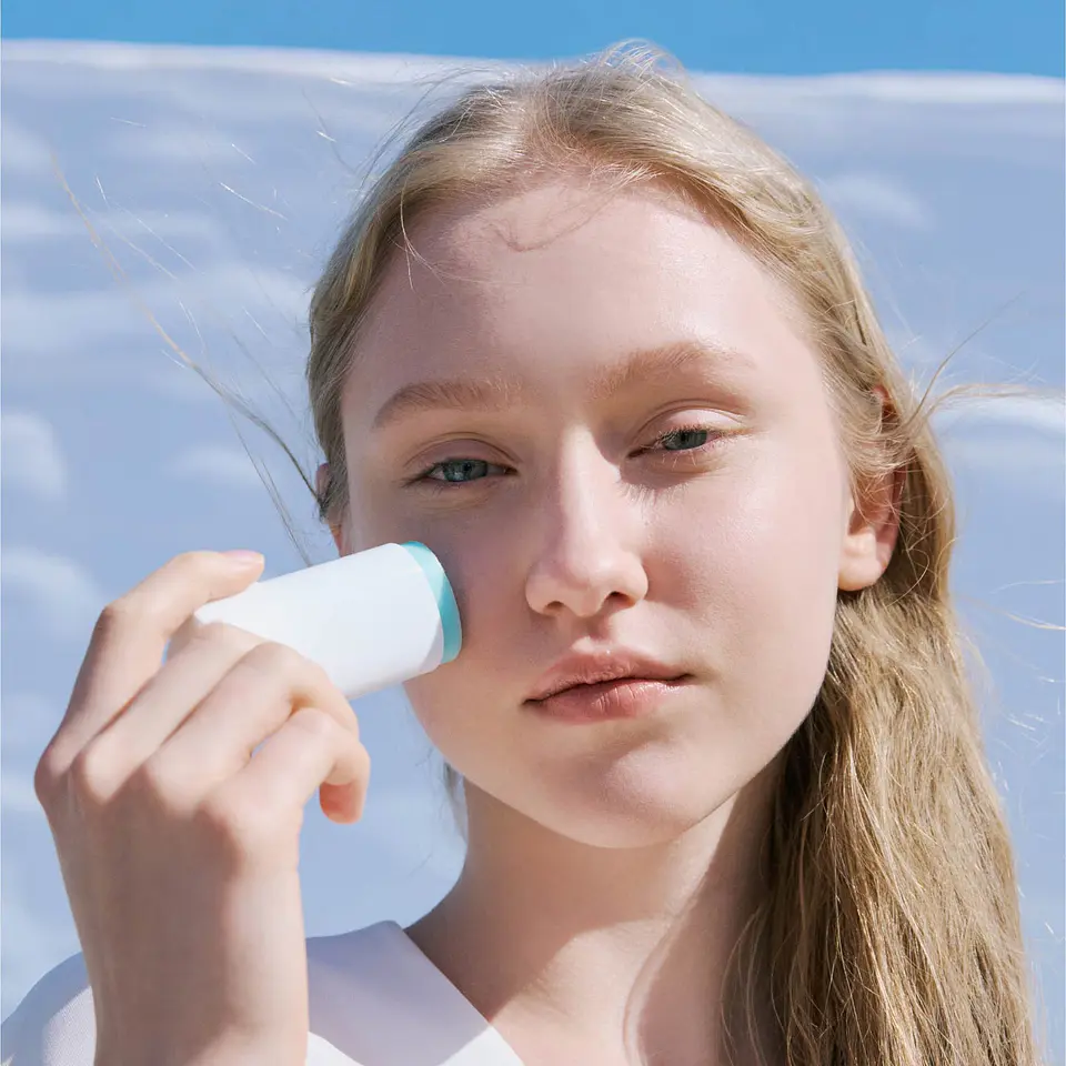 Madagascar Centella Hyalu-Cica Silky-Fit Sun Stick SPF50+ PA++++  (SKIN1004) - 20gr Protector solar en barra pieles sensibles con ácido hialurónico y centella asiática 8