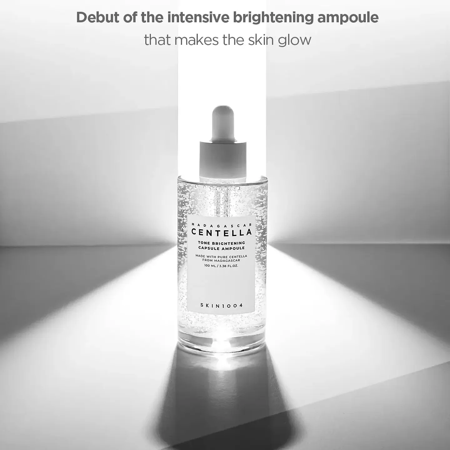 Madagascar Centella Tone Brightening Capsule Ampoule (SKIN1004) - 30ml Serum calmante y aclarante con 77% centella y 4% niacinamida 4
