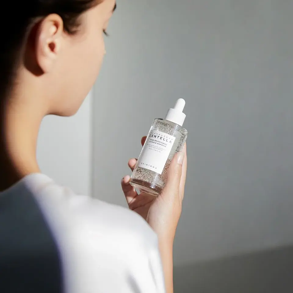 Madagascar Centella Tone Brightening Capsule Ampoule (SKIN1004) - 30ml Serum calmante y aclarante con 77% centella y 4% niacinamida 5