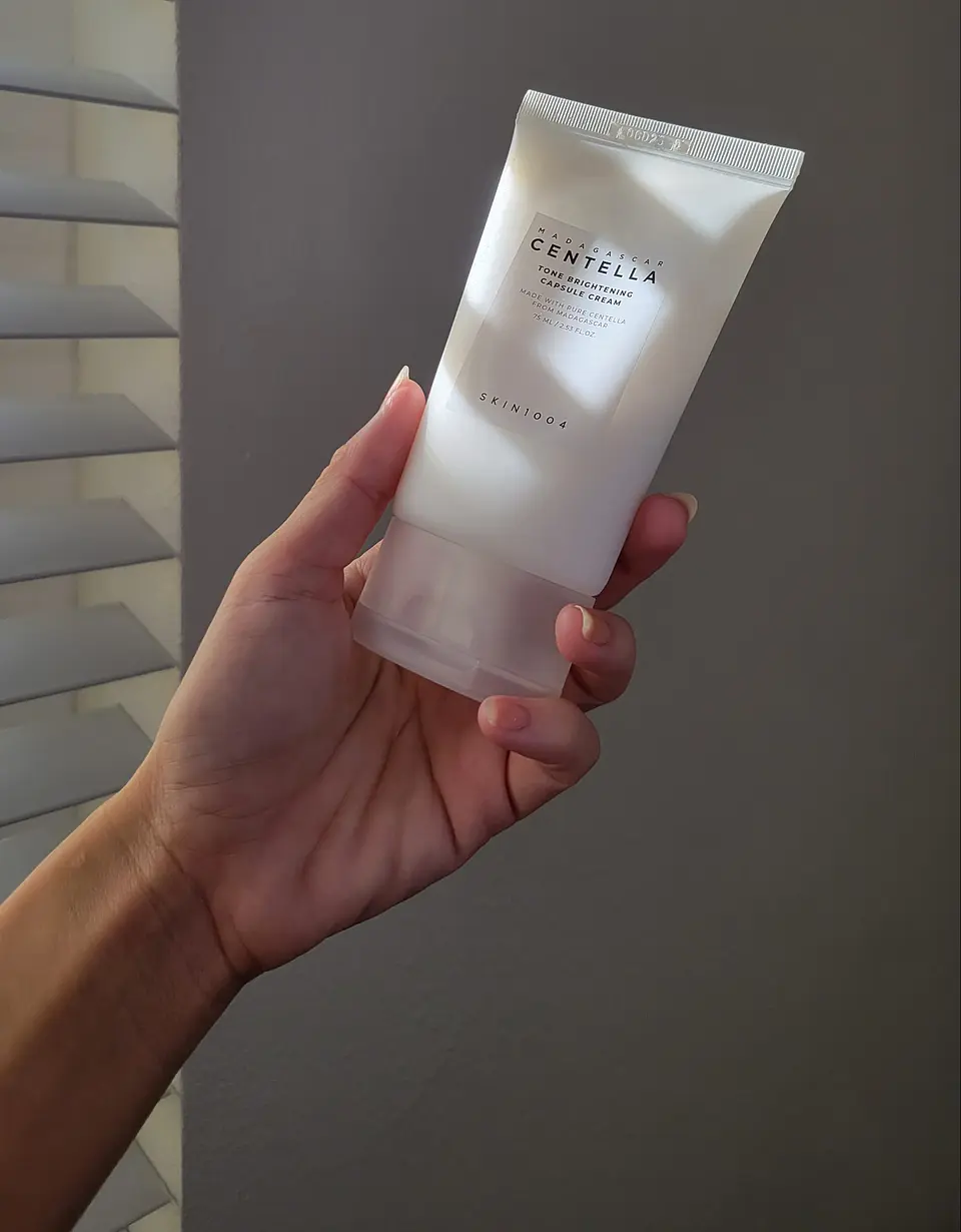 Madagascar Centella Tone Brightening Capsule Cream (SKIN1004) -75ml  Crema aclarante con niacinamida y ácido tranexámico 3