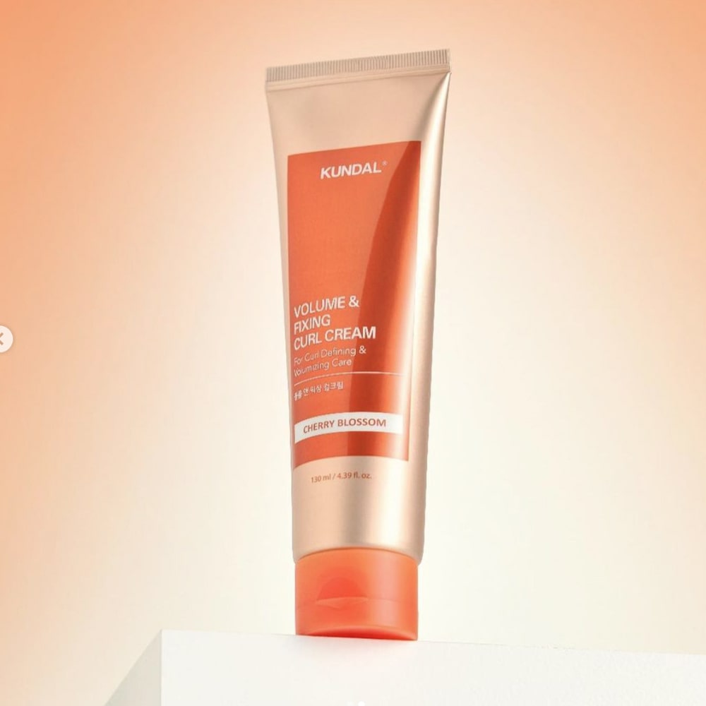 KUNDAL Volume & Fixing Curl Cream (Kundal) - 130ml Crema para cabellos ondulados Aroma Cherry Blossom