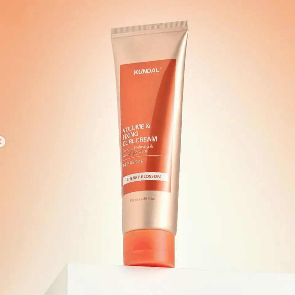 Volume & Fixing Curl Cream (Kundal) - 130ml Crema para cabellos ondulados Aroma Cherry Blossom 1