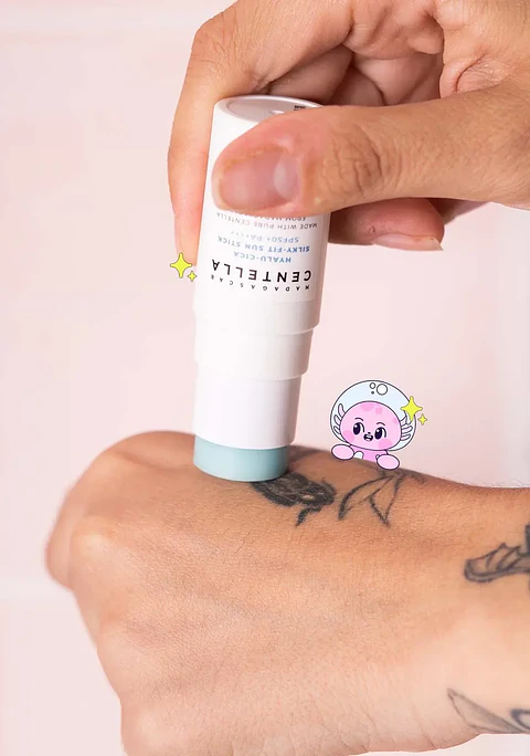 Madagascar Centella Hyalu-Cica Silky-Fit Sun Stick SPF50+ PA++++  (SKIN1004) - Versión mini 7gr Protector solar en barra pieles sensibles con ácido hialurónico y centella asiática