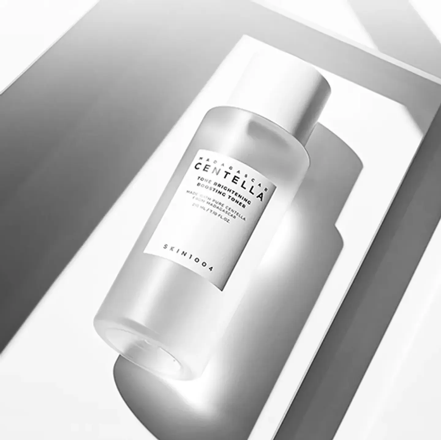 Madagascar Centella Tone Brightening Boosting Toner (SKIN1004) - 210ml Tónico aclarante con miacinamida y ácido tranexámico 5