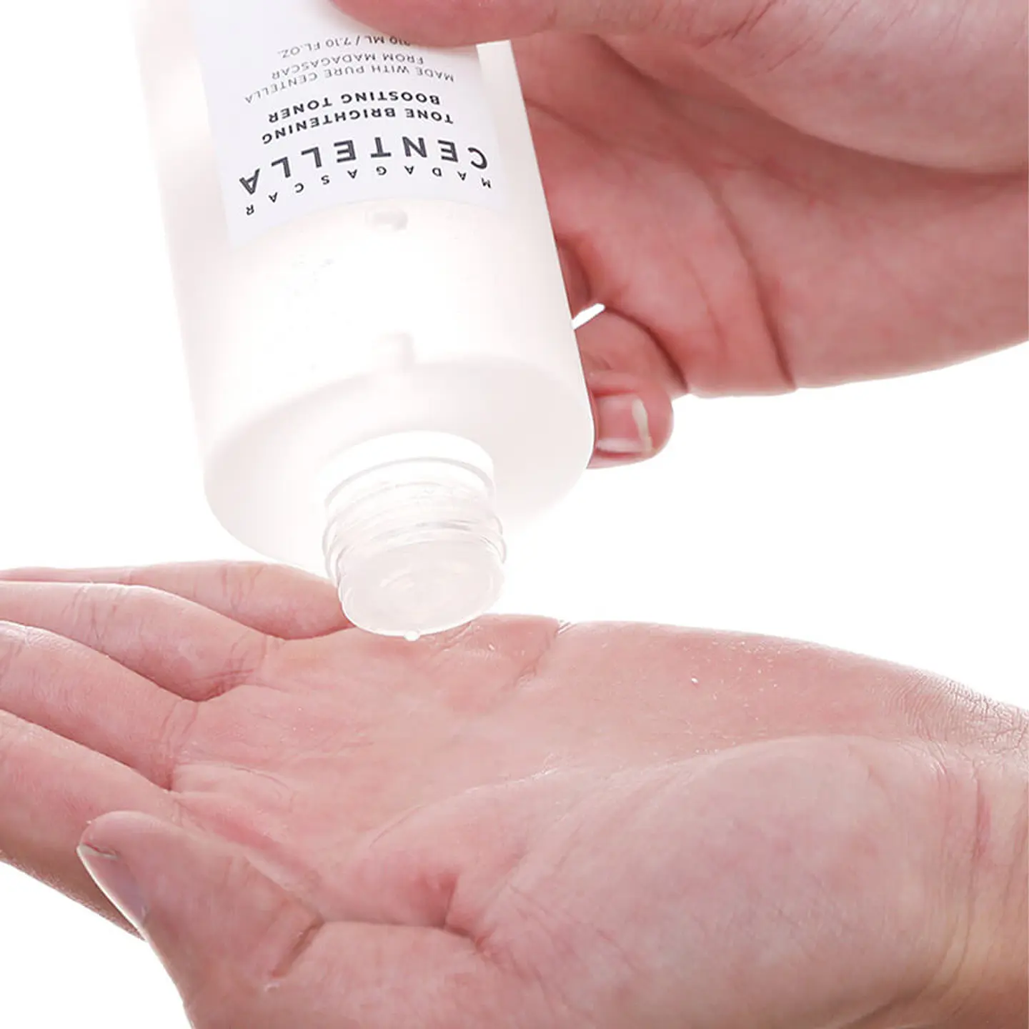 Madagascar Centella Tone Brightening Boosting Toner (SKIN1004) - 210ml Tónico aclarante con miacinamida y ácido tranexámico 6