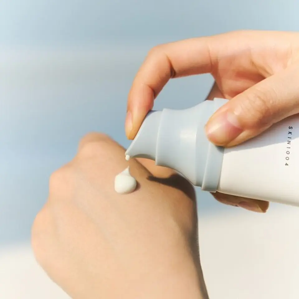 Madagascar Centella Hyalu-cica Sun Serum (SKIN1004) - 100 ml Tamaño Jumbo Protector solar ligero pieles sensibles  7