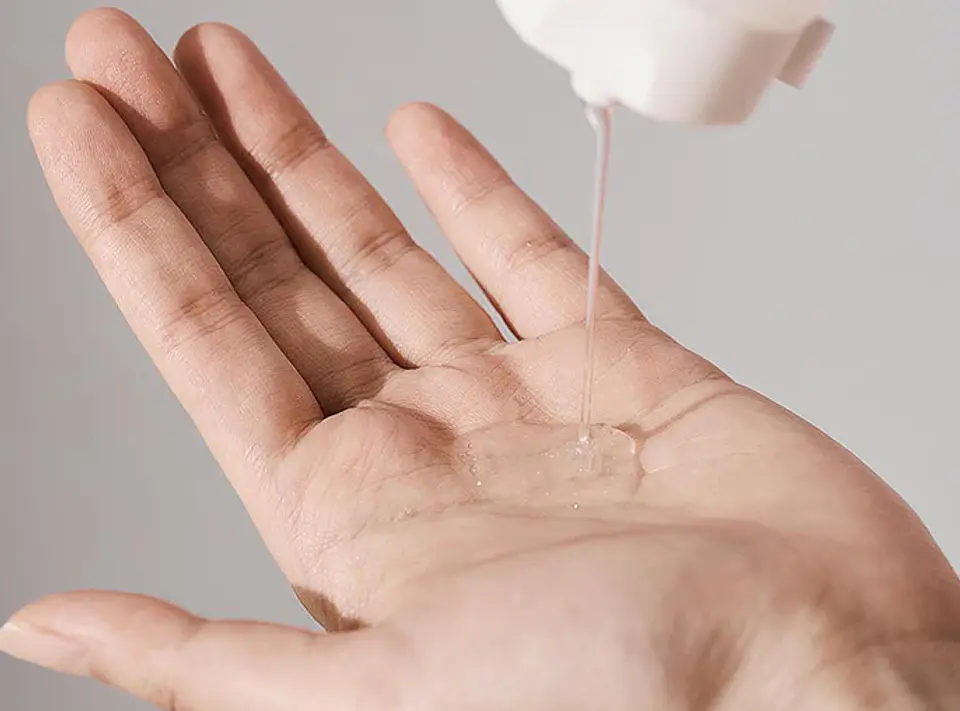 Madagascar Centella Tone Brightening Cleansing Gel Foam (SKIN1004) -125ml Espuma limpiadora calmante y aclarante 5