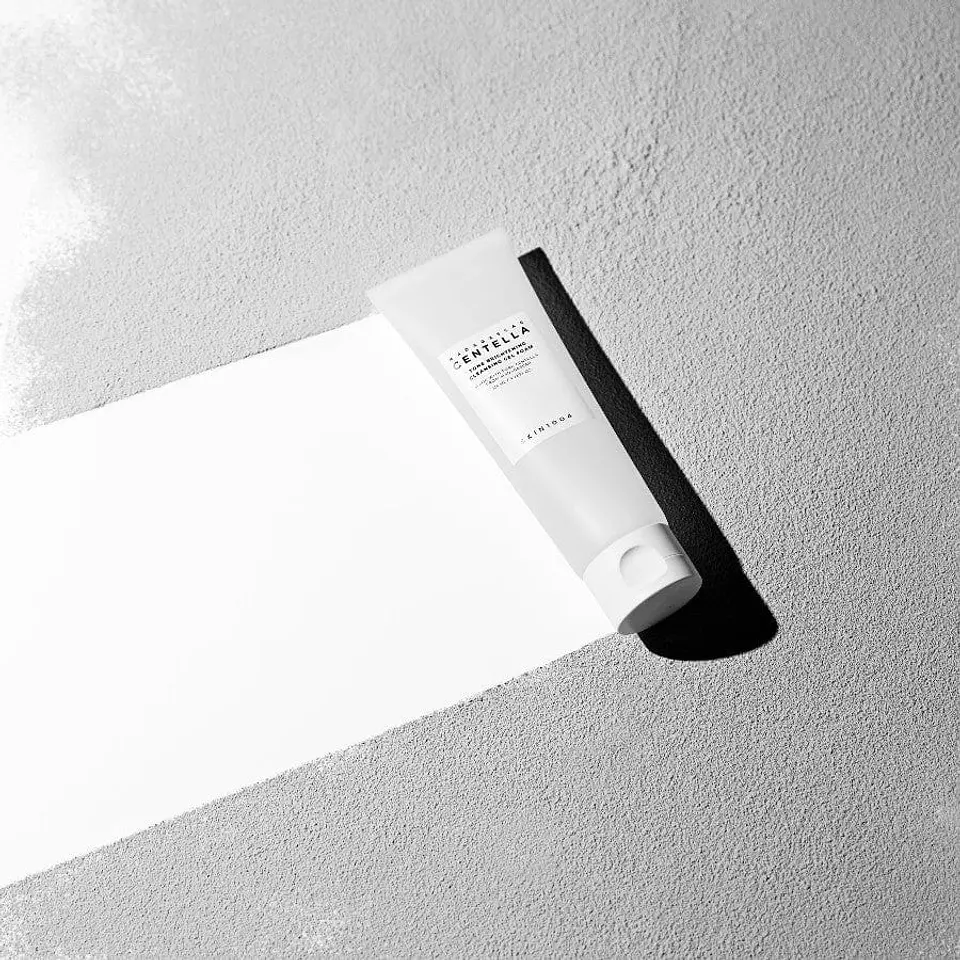 Madagascar Centella Tone Brightening Cleansing Gel Foam (SKIN1004) -125ml Espuma limpiadora calmante y aclarante 9