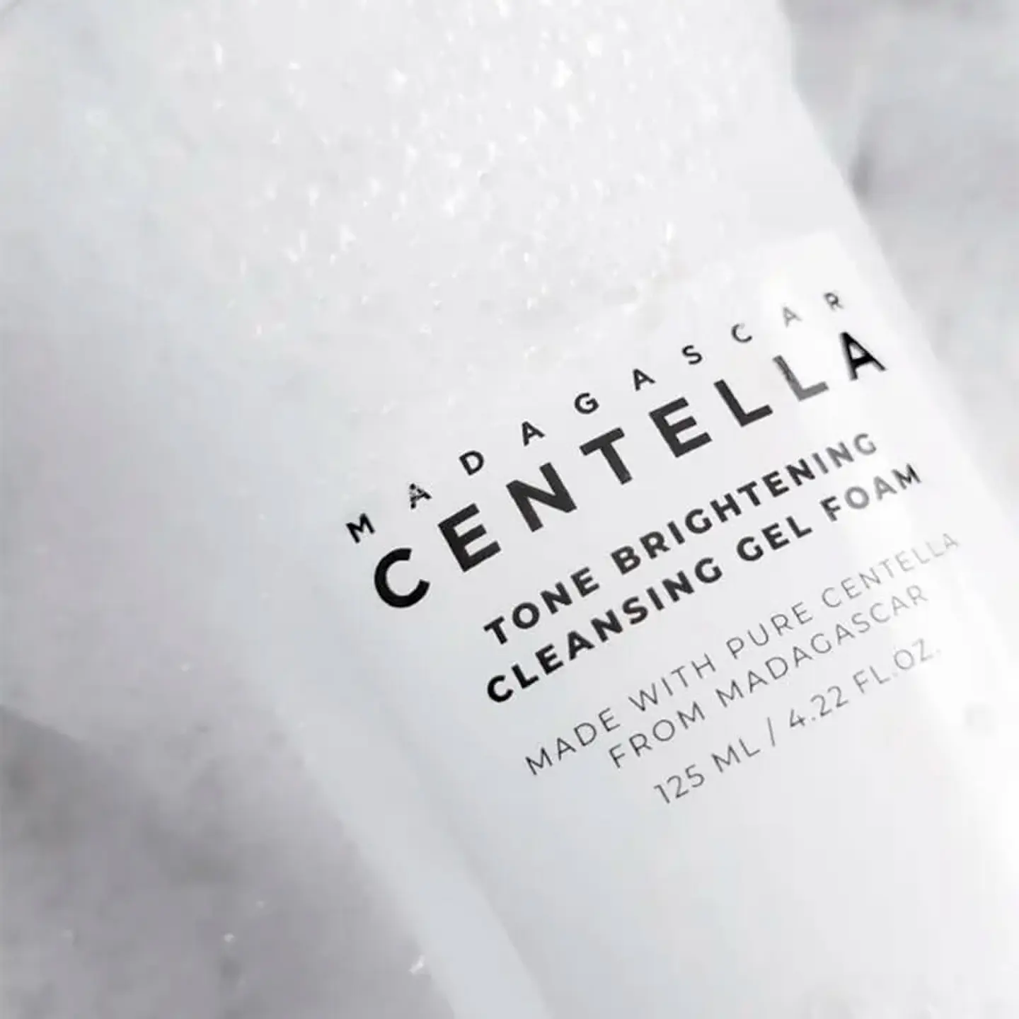 Madagascar Centella Tone Brightening Cleansing Gel Foam (SKIN1004) -125ml Espuma limpiadora calmante y aclarante 10