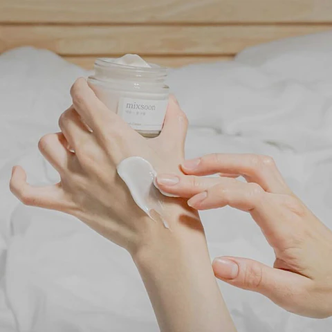 Bean Cream (Mixsoon) -50ml  Crema hidratante y exfoliante con extracto de soja fermentada