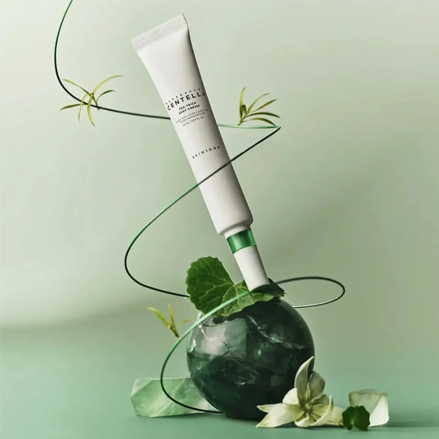 Madagascar Centella Tea-Trica Spot Cream (SKIN1004) -20ml Crema focalizada para granitos 2