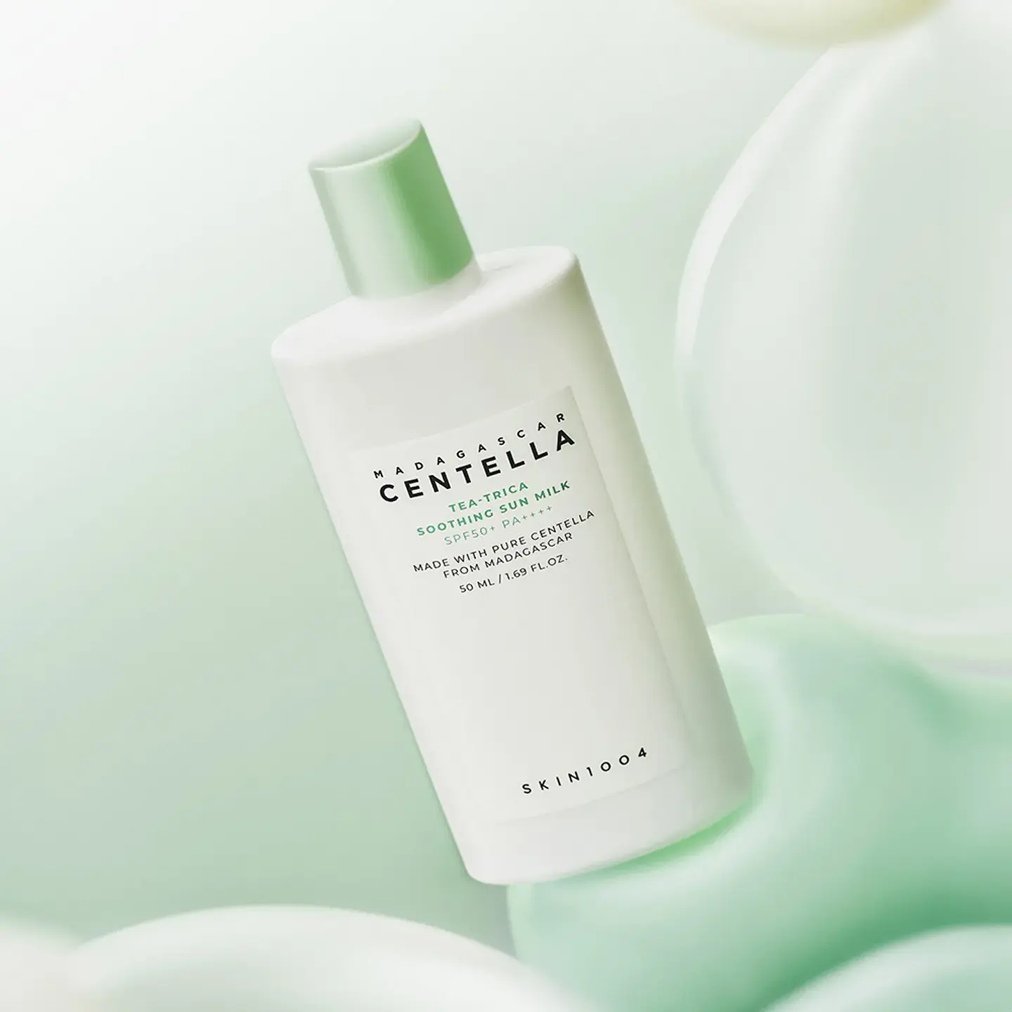 Madagascar Centella Tea-Trica Soothing Sun Milk (SKIN1004) - Protector solar ligero con árbol de té para pieles mixtas y grasas 1