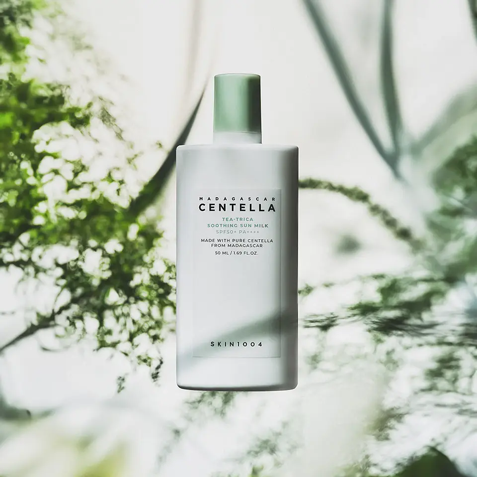 Madagascar Centella Tea-Trica Soothing Sun Milk (SKIN1004) - Protector solar ligero con árbol de té para pieles mixtas y grasas 4