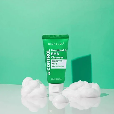 Heartleaf & BHA Cleanser (Nineless) - 25ml Espuma limpiadora anti acné tamaño viaje