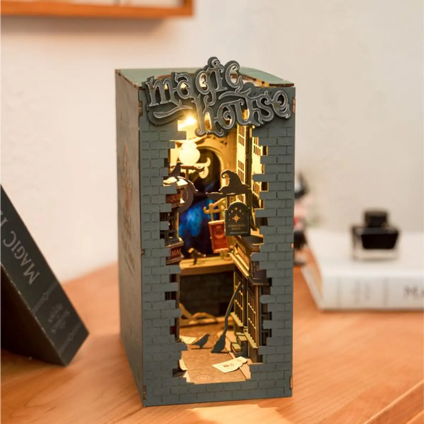 Separador de Libros Magic House | Book Nook DIY con Luces LED 2