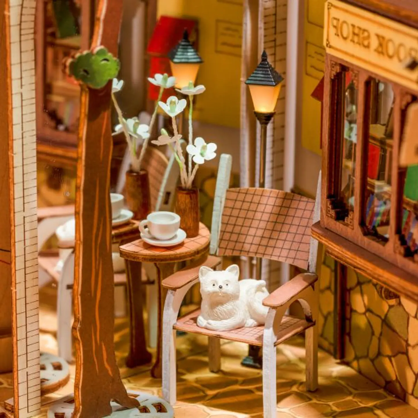 Separador de Libros Sunshine Town | Book Nook DIY con Luces LED 3