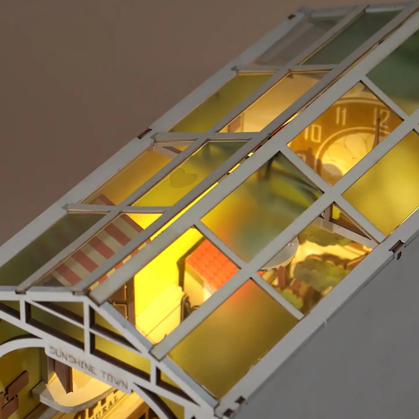 Separador de Libros Sunshine Town | Book Nook DIY con Luces LED 4