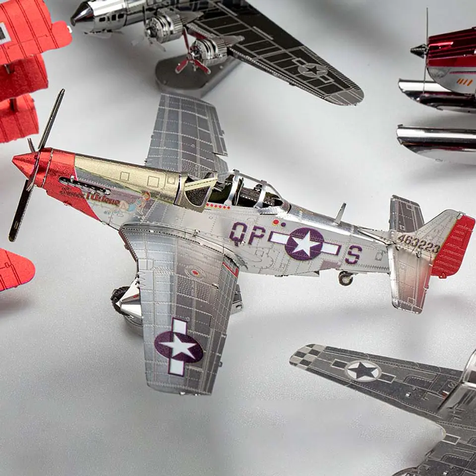 Avión Mustang P51D - Metal Earth 3