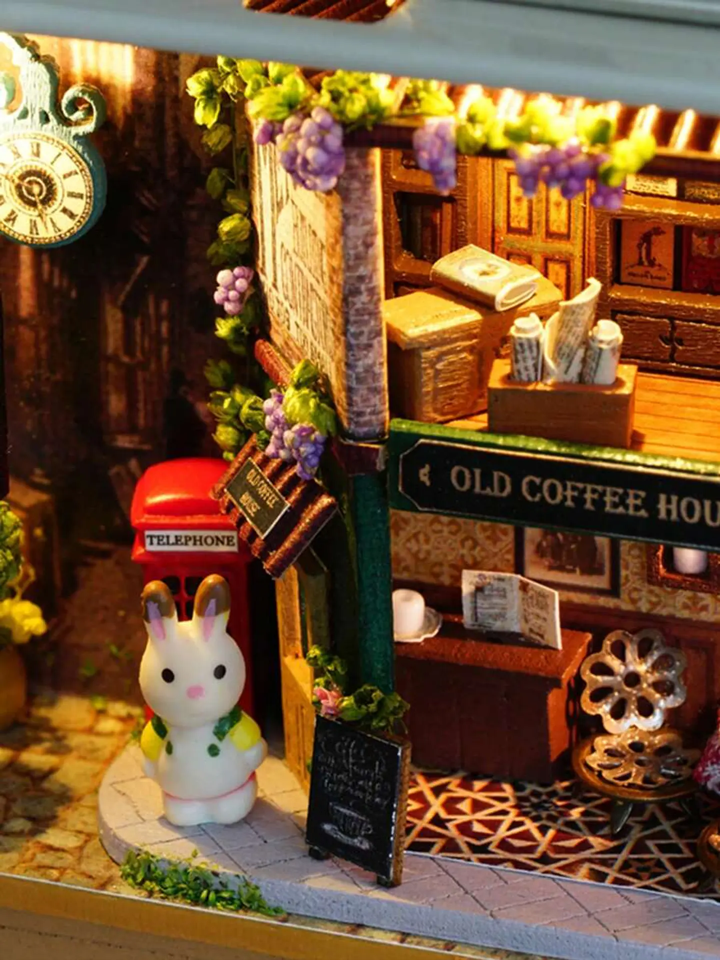 Latita In a happy corner - Cuteroom 2