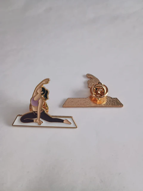 Pin Yoga Mujer Esmaltado | Accesorio Coleccionable