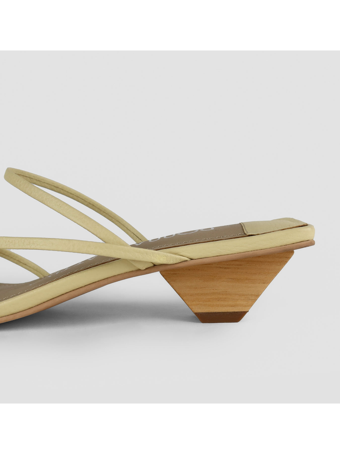 SANDALIA LUA - AMARILLO 3