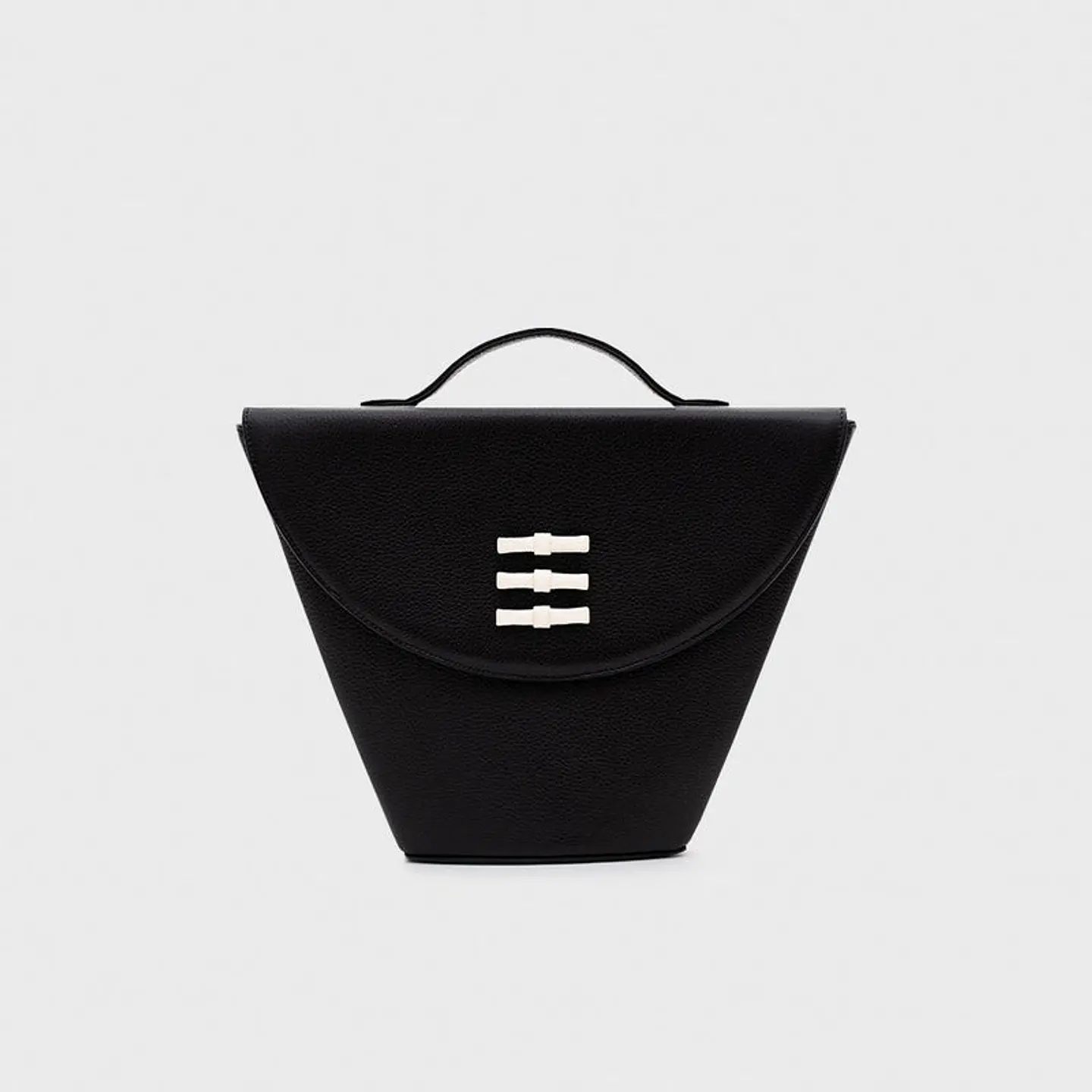 LUCILLE FLAP TRAPEZE BAG NEGRO 1