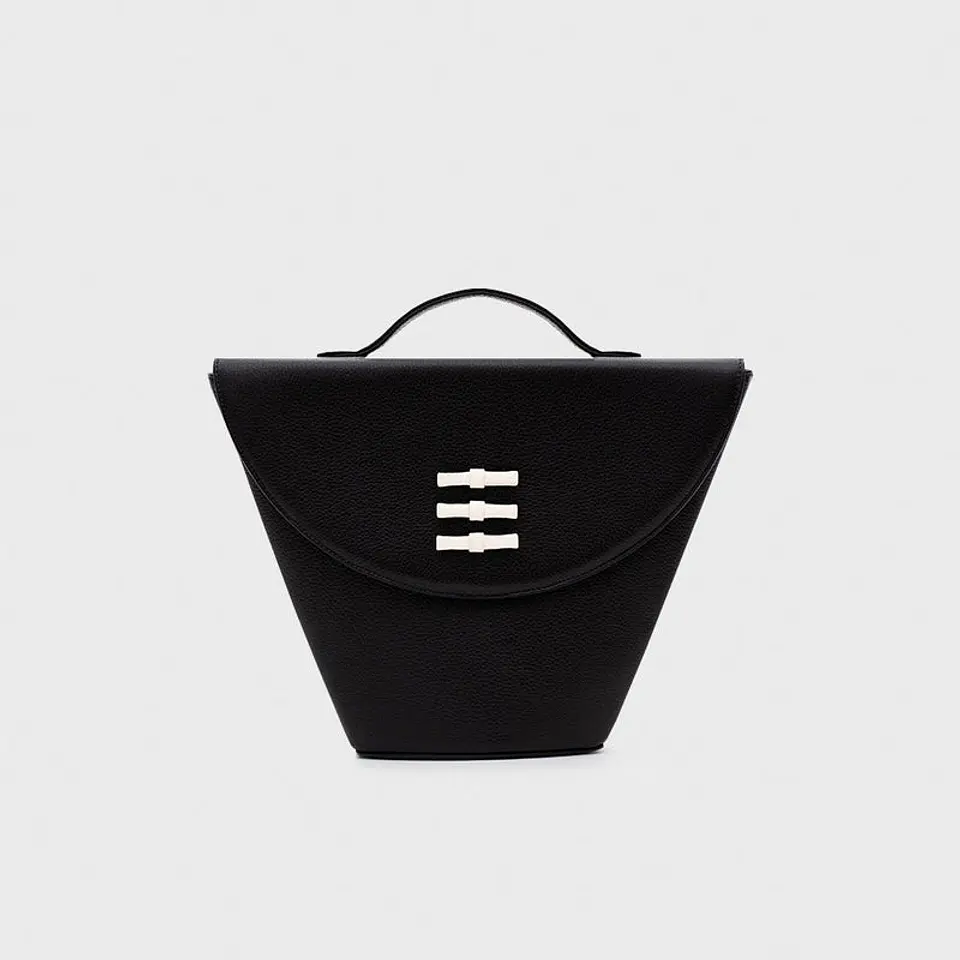 LUCILLE FLAP TRAPEZE BAG NEGRO 1