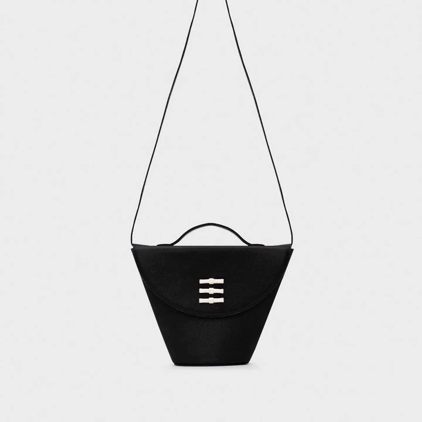 LUCILLE FLAP TRAPEZE BAG NEGRO 2