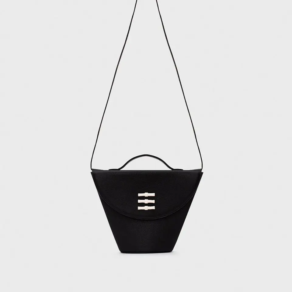 LUCILLE FLAP TRAPEZE BAG NEGRO 2