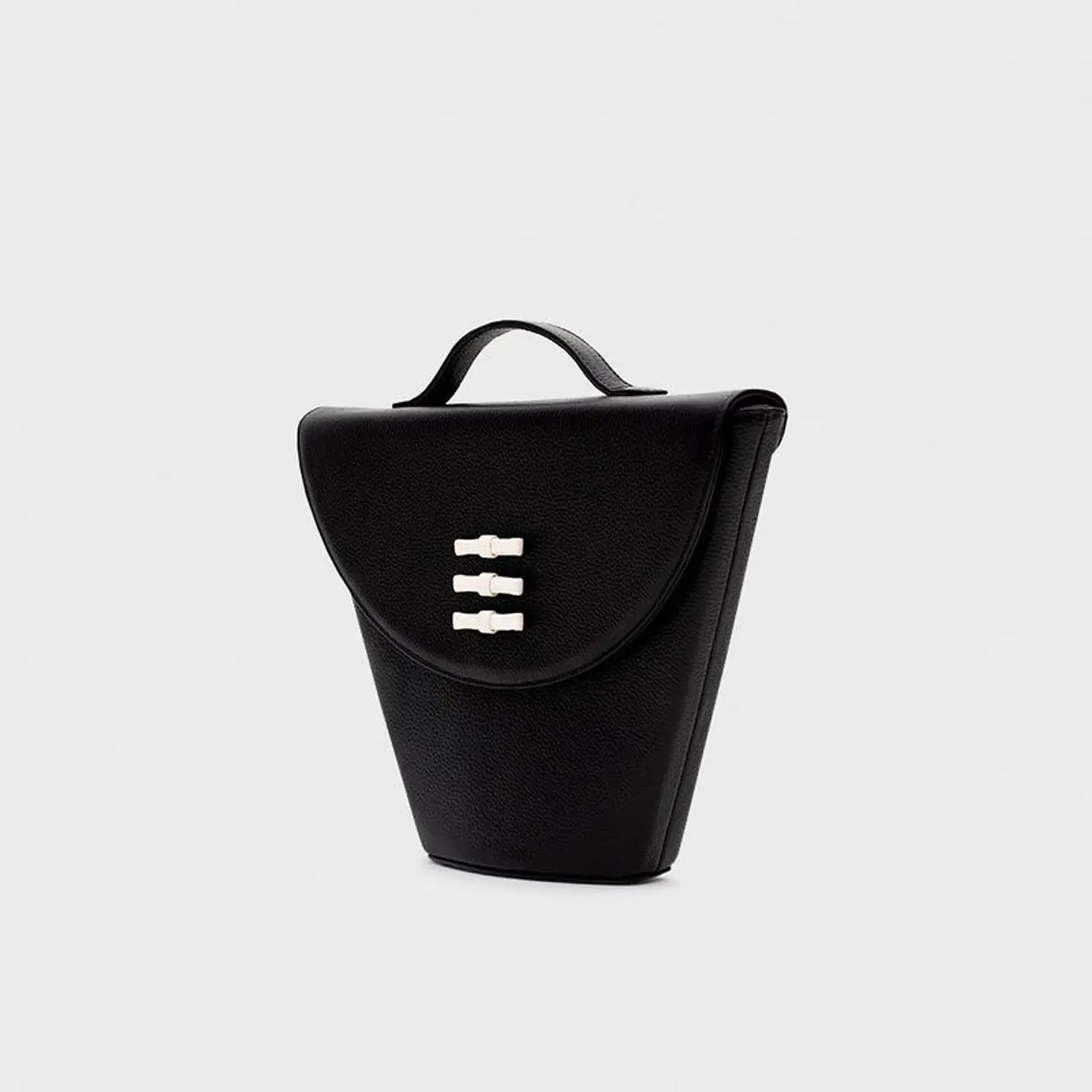 LUCILLE FLAP TRAPEZE BAG NEGRO 4