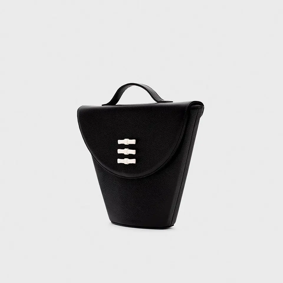 LUCILLE FLAP TRAPEZE BAG NEGRO 4