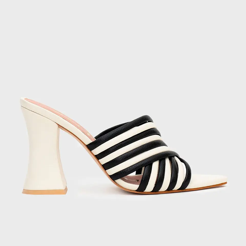 MARGARET PUMP HUESO NEGRO 1