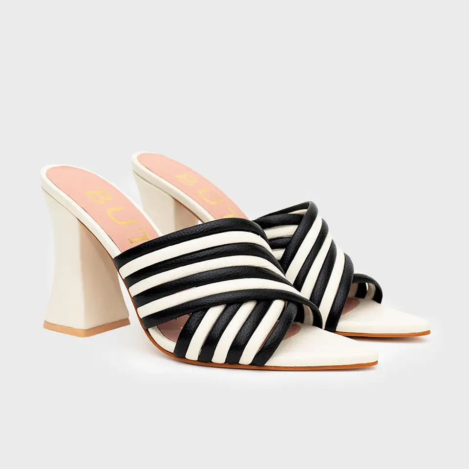 MARGARET PUMP HUESO NEGRO 3
