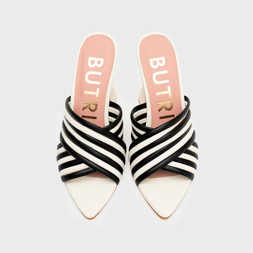 MARGARET PUMP HUESO NEGRO 4