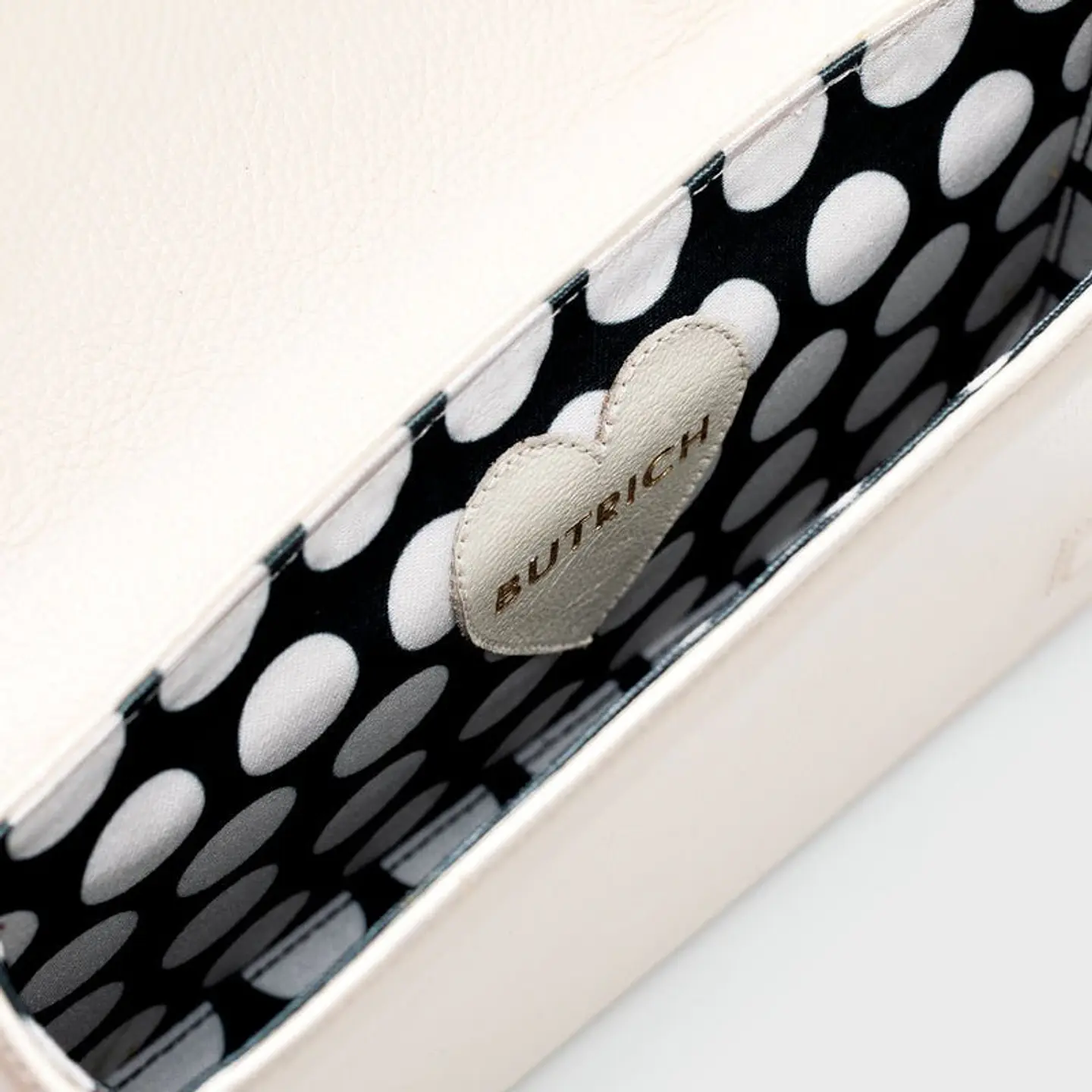 NAILA BEADED BOW BAG HUESO 6