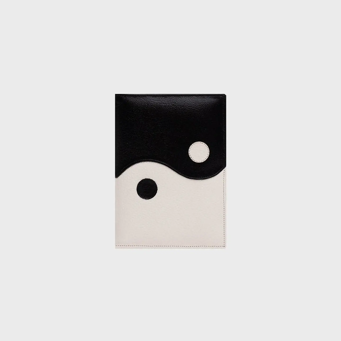 PORTAPASAPORTE LUCKY YIN YANG HUESO NEGRO 1