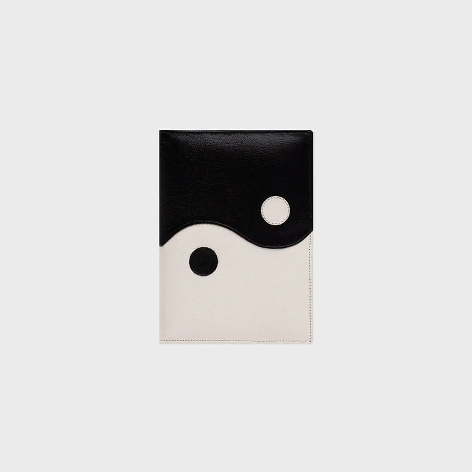 PORTAPASAPORTE LUCKY YIN YANG HUESO NEGRO 1