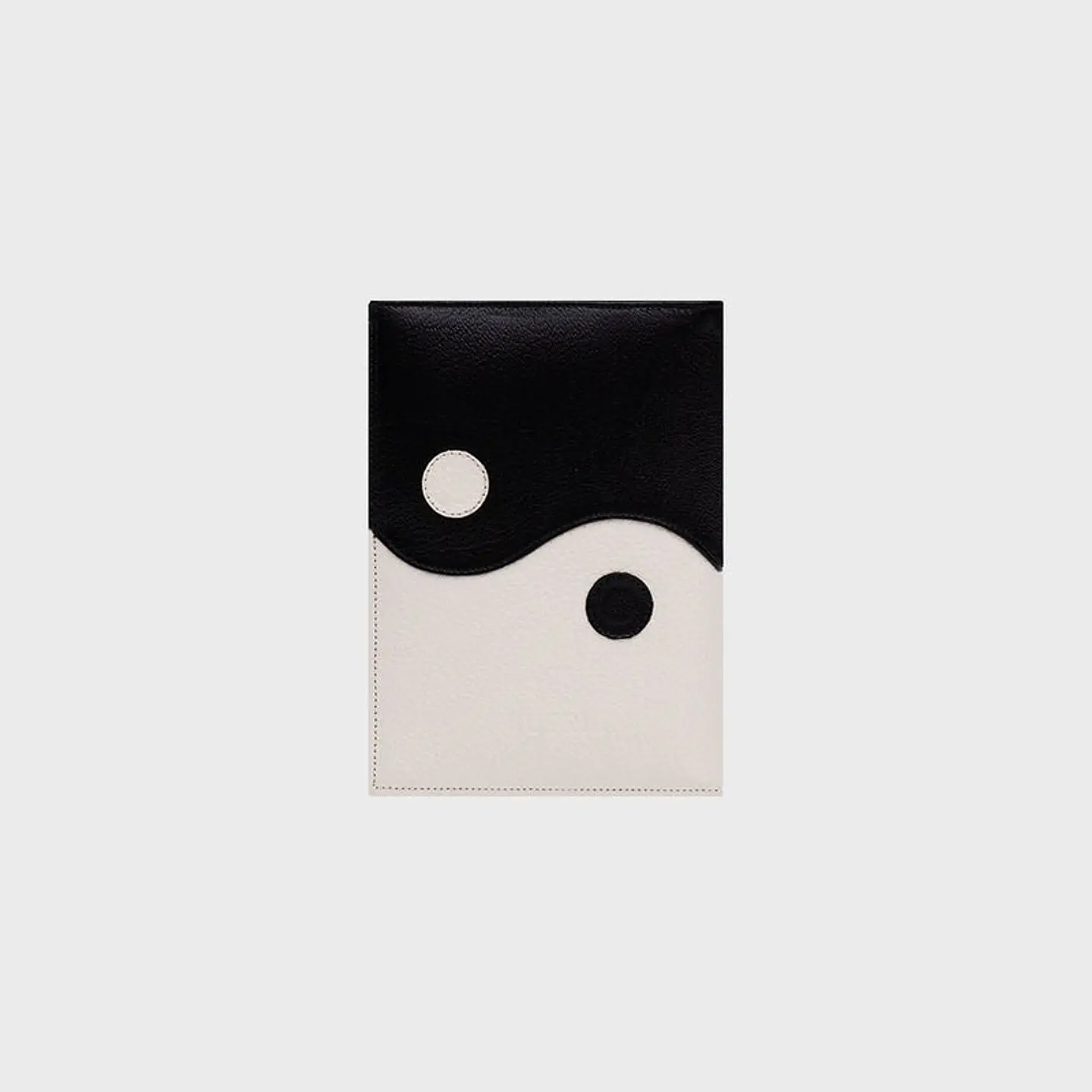 PORTAPASAPORTE LUCKY YIN YANG HUESO NEGRO 2