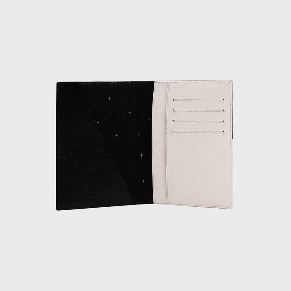 PORTAPASAPORTE LUCKY YIN YANG HUESO NEGRO 3
