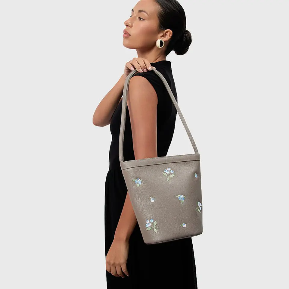 BLUEBERRY BUCKET BAG CAFÉ 2