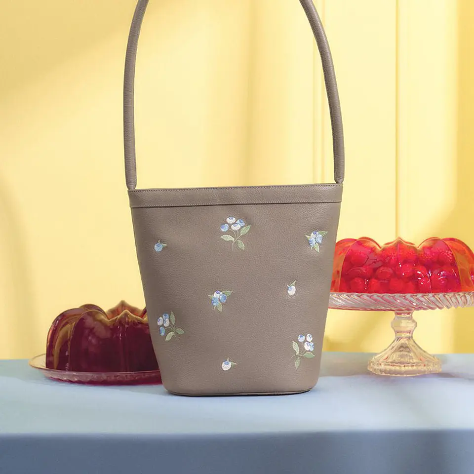 BLUEBERRY BUCKET BAG CAFÉ 3