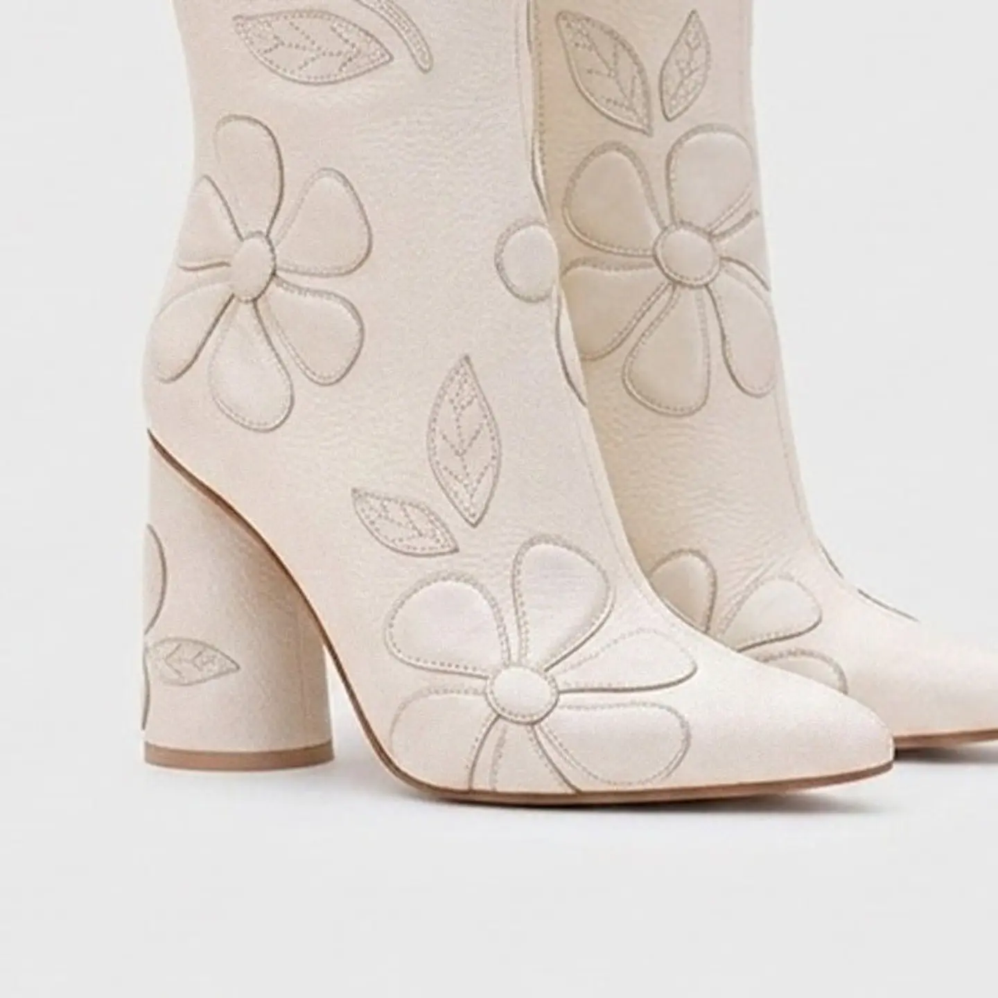 BOTA JANIA HUESO 2