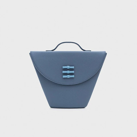 LUCILLE FLAP TRAPEZE BAG AZUL